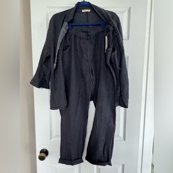 Italian 100% linen 2 piece set (pants and blazer)
Size XXL - Picture 3 of 16